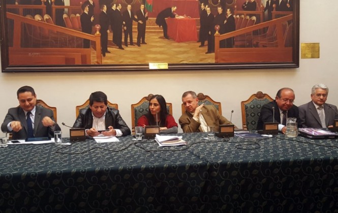 La reunión entre las presidencias del Senado, Diputados y YPFB, junto al Ministerio de Hidrocarburos y la CEUB. Foto: ANF.