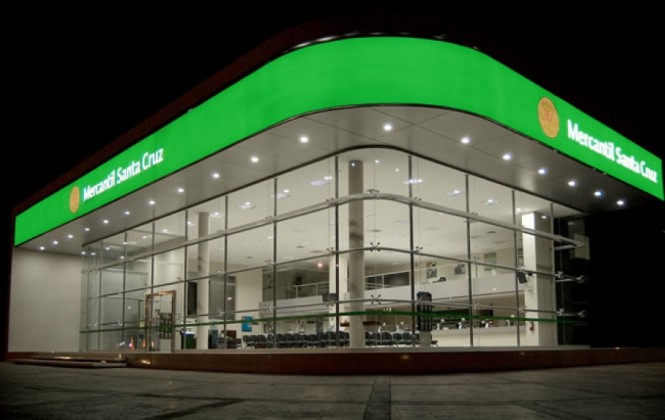 Una agencia del banco Mercantil Santa Cruz. Foto: www.hugofiaschetti.com