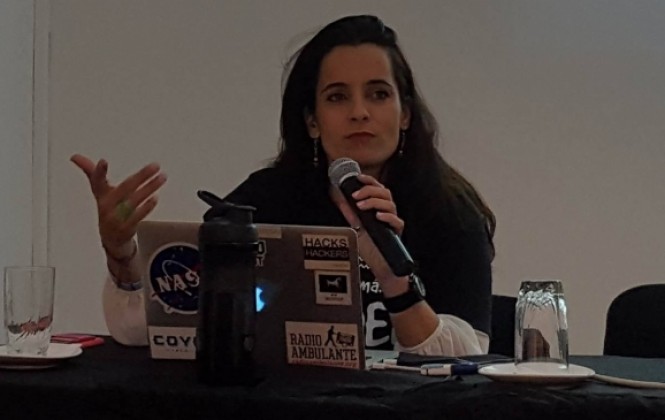 La periodista Mariana Santos, durante la charla que dio este jueves. Foto: ANF