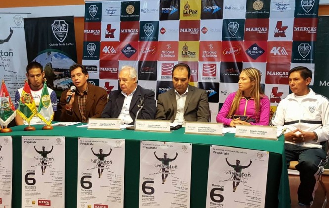 Miembros del comité organizador y representantes del Club de Tenis La Paz durante el acto de presentación.   Foto: ANF