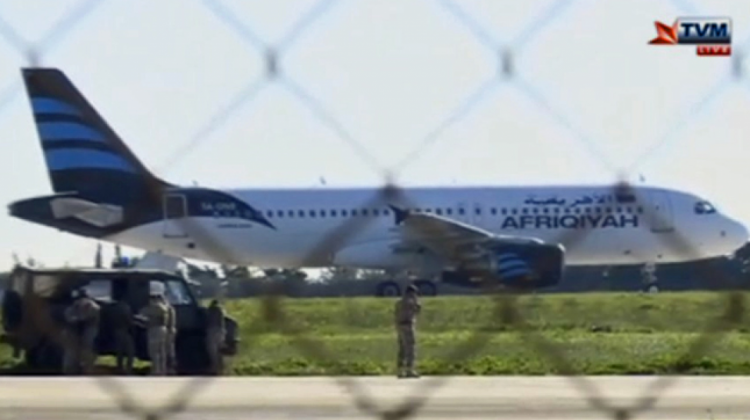 El avión libio secuestrado. Foto: Captura de pantalla