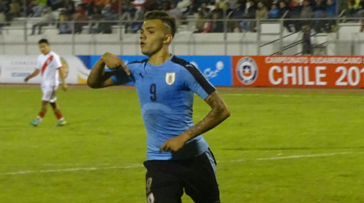 Uruguay se impuso 2-0 sobre Perú.  Foto: @deportetotal_bo
