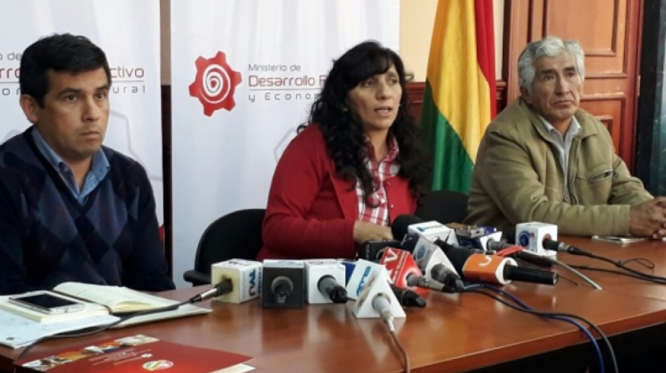 Al centro, ministra Verónica Ramos. Foto: MDPyEP