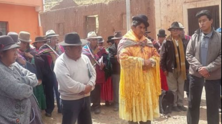 El alcalde del municipio de Caquiaviri, Bruno Álvarez, en 2015  fue vestido de chola. Foto: archivo/enlacesbolivia