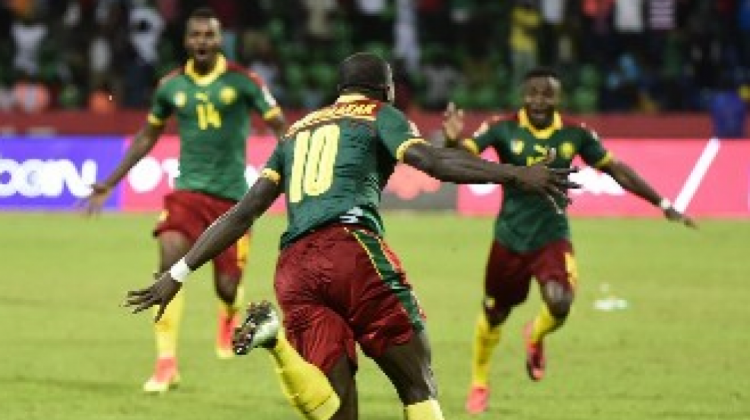 Jugadores de Camerún celebran uno de los goles ante Egipto.  Foto: marca.com