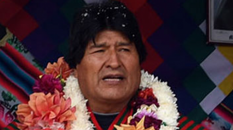 Evo Morales en el acto de entrega de una unidad educativa en Colomi. Foto: Abi.