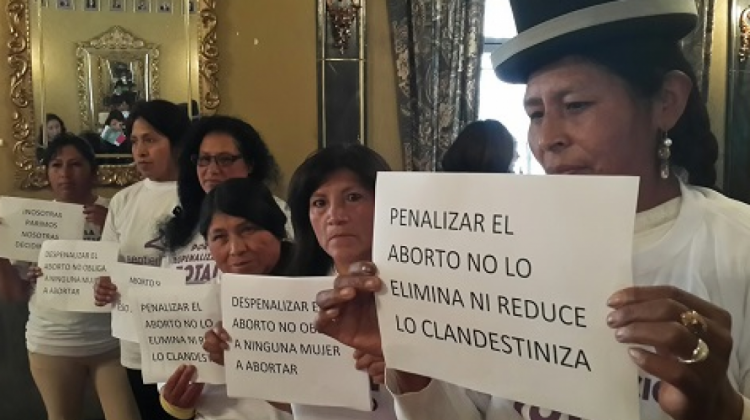 Activistas aseguran que el derecho a decidir de las mujeres sobre su cuerpo no se negocia.  Foto:ANF