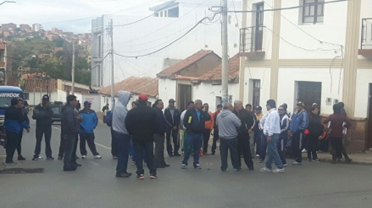 Trabajadores y cívicos de Sucre en el segundo día de paro.  Foto: Iván Ramos