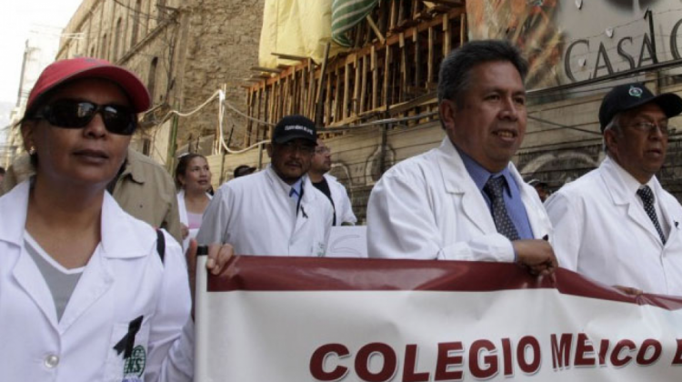 Una pasada movilización de médicos en La Paz. Foto de archivo: Radio Fides.
