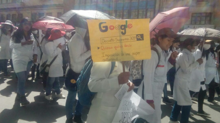La marcha de los estudiante de la UPEA por el centro paceño. Foto: ANF
