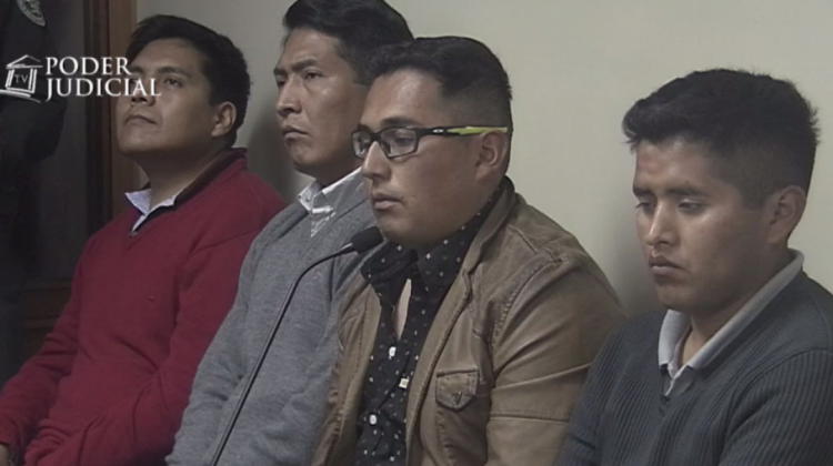 Bolivianos en la audiencia del Juzgado de Pozo Almonte. (Captura)