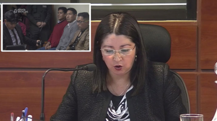 La jueza Isabel Peña impuso la multa a los bolivianos condenados.