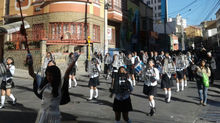 Desfile en la avenida 20 de Octubre. Foto: ANF.