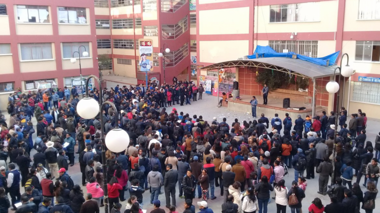La asamblea general de los docentes realizada en instalaciones de la UPEA.  Foto: @JLuisChoque13