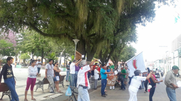 Indígenas en la ciudad de Trinidad, este domingo cuando el Presidente Evo Morales promulgó la Ley. Foto. Archivo
