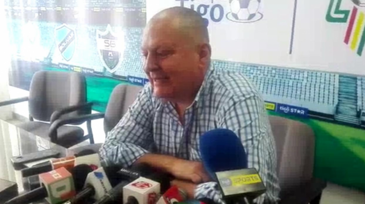 El presidente interino de la División Profesional del Fútbol Boliviano, Carlos Ribera.