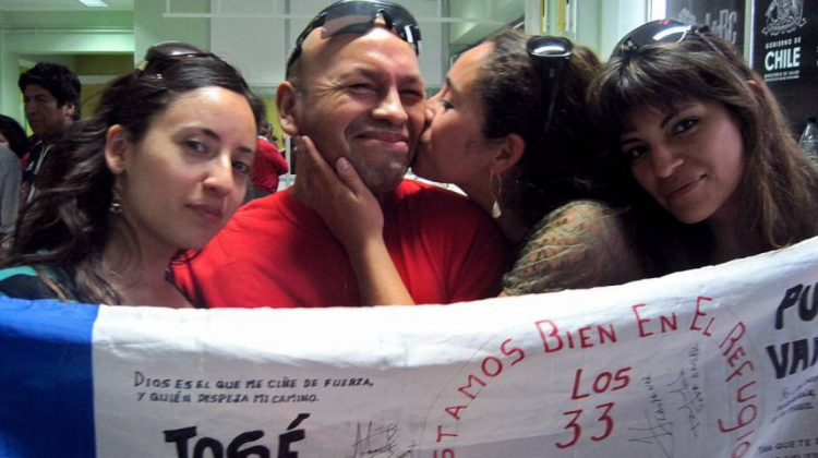 El exminero José Ojeda junto a sus familiares. Foto:Los Andes