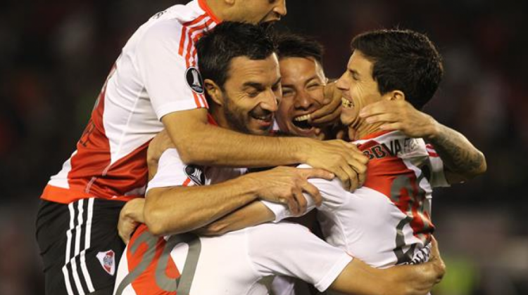 La felicidad de Scocco  al anotar uno de los goles. Foto: La Nación