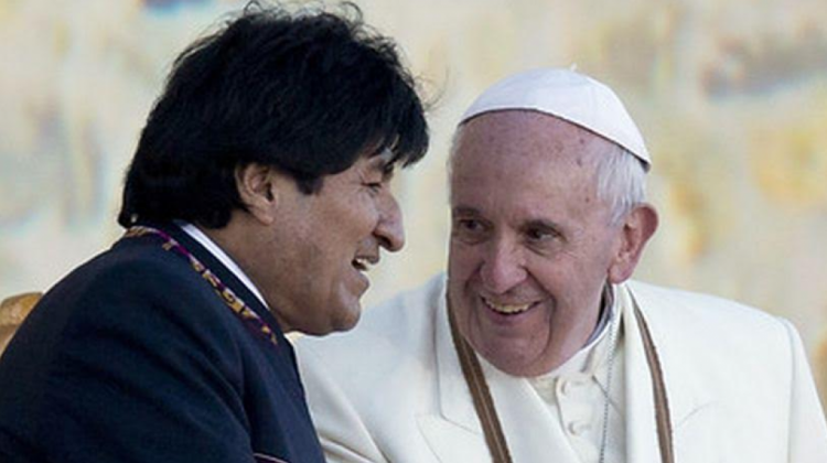 Evo Morales, presidente de Bolivia y Papa Francisco. Foto: Infinita