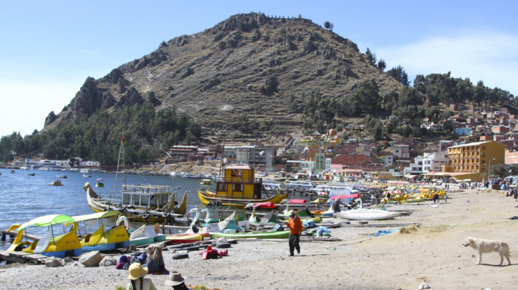 Vista de la playa y del calvario de Copacabana.