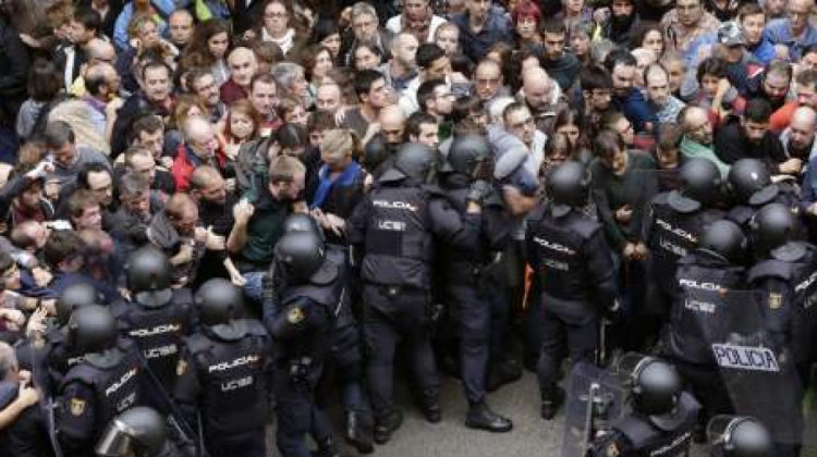 La Policía Nacional y la Guardia Civil reprimieron a los catalanes. Foto: Internet