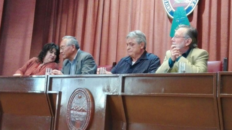 El panel de expositores en la Universidad Mayor de San Andrés. Foto: ANF