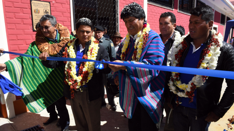 El presidente Evo Morales entrega un internado en Vila Vila, Cochabamba. Foto: ABI