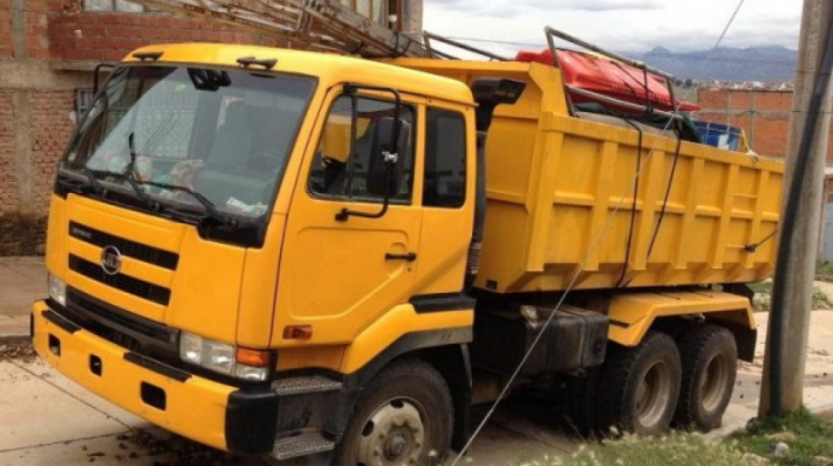 El camión de la gobernación de La Paz que fue detenido en Sucre.   Foto: Richard Mamani