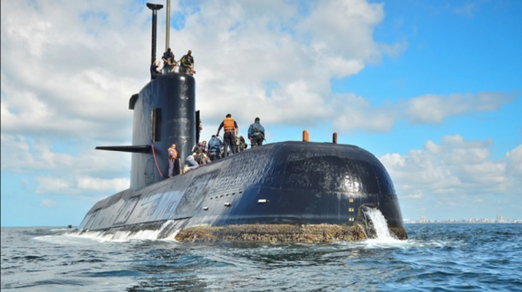 Submarino ARA San Juan navega en mar abierto. Foto: El Clarín