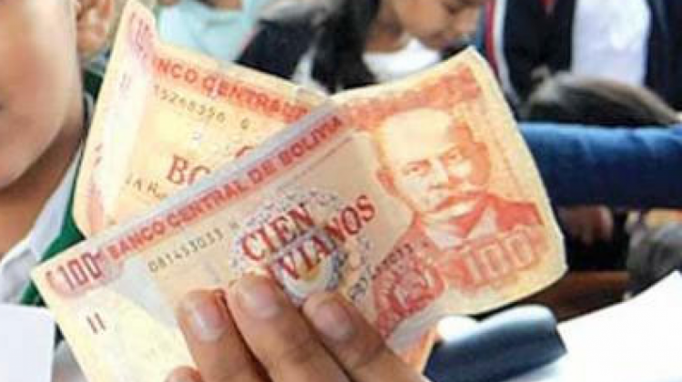 "Juancito Pinto", bono de 200 bolivianos para estudiantes. Foto de archivo: Opinión.
