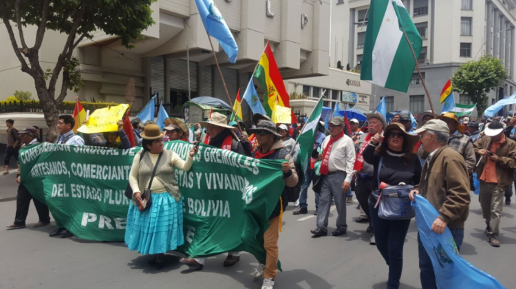 Marcha de gremiales en el centro de la ciudad de La Paz. Foto: ANF.