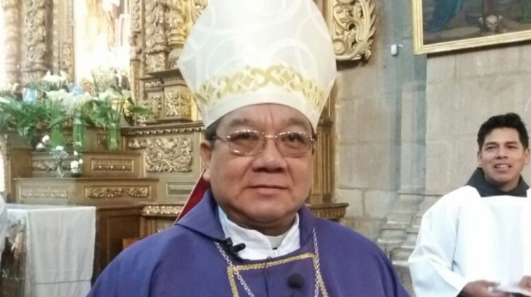 Monseñor Aurelio Pesoa tras la celebración de la misa.