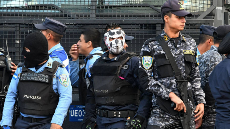 Policías hondureños en rebelión. Foto: AFP