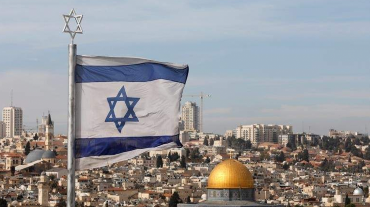 La bandera de Israel sobre la ciudad de Jerusalén.  Foto: 20minutos.es