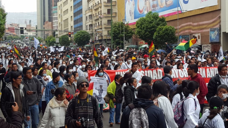 La masiva marcha del viernes en el centro de La Paz. Foto: ANF