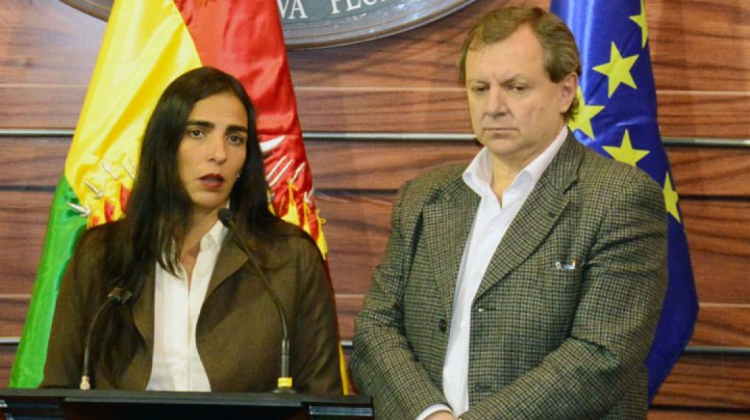 Gabriela Montaño y José Alberto Gonzales. Foto: Diputados.