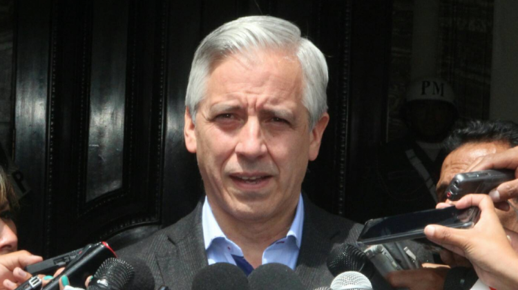 El vicepresidente Álvaro García Linera en la puerta de Palacio de Gobierno. Foto: ABI