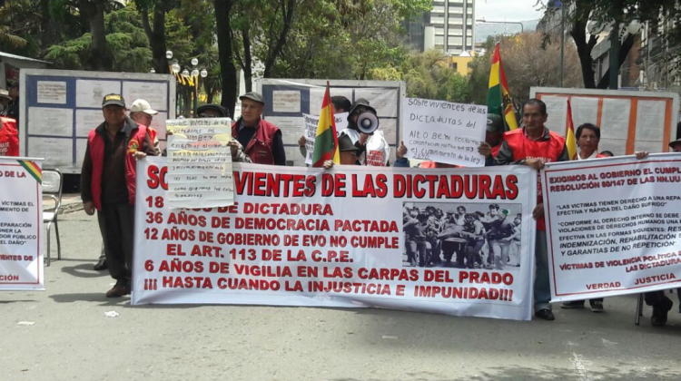 Protesta de las víctimas de las dictaduras. Foto: ANF