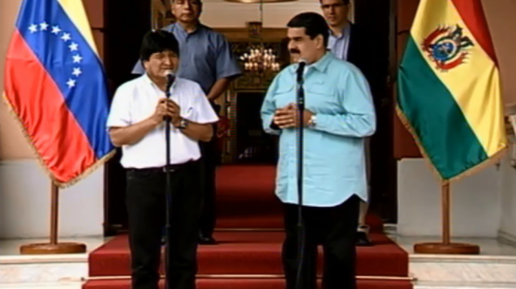 Evo Morales en un mensaje conjunto con el presidente de Venezuela desde Caracas. Foto: Twitter Nicolás Maduro