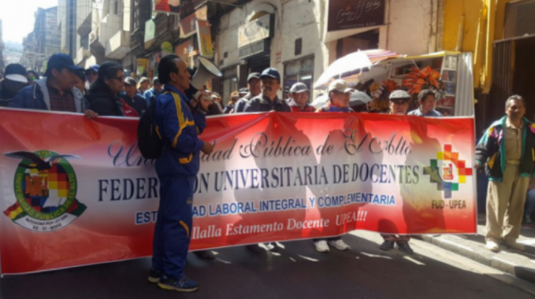 Docentes y estudiantes movilizados desde hace más de un mes. Foto: ANF