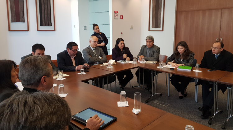 Encuentro con autoridades en las oficinas de la CAF. Foto: CAF