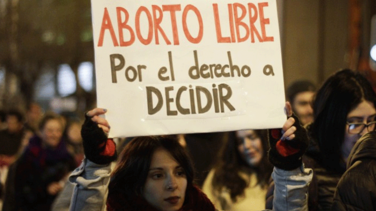Una pasada protesta de mujeres en demanda de aborto libre en Chile. Foto: Agencia Uno.
