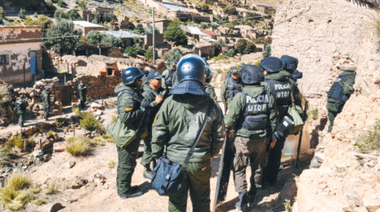 Policias en operativo en Cataricagua. Foto: El Deber