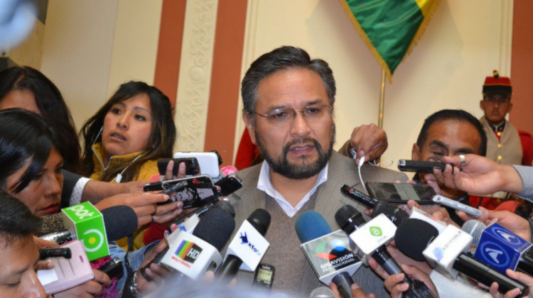 El ministro Alfredo Rada durante una conferencia.  Foto: Ministerio de la Presidencia