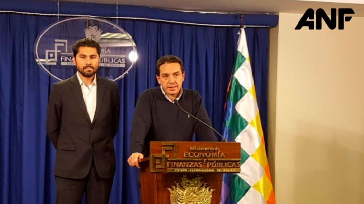 El procurador del Estado, Pablo Menacho, junto al ministro de Economía, Mario Guillén.  Foto: ANF.