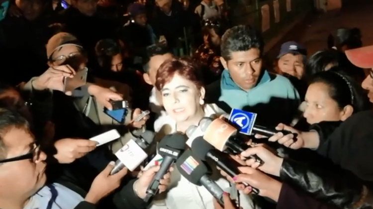 La abogada Paola Barriga luego de la audiencia de apelación de medidas cautelares. Foto: Captura