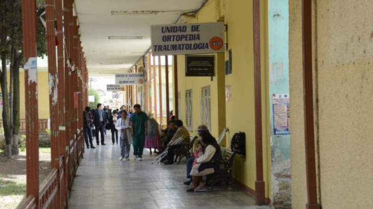 Pasillo en el Hospital de Clínicas. Foto: Cambio