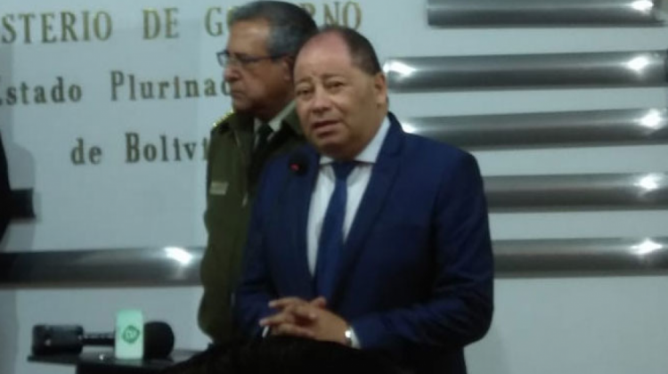 El ministro Carlos Romero en conferencia de prensa. Foto: ANF.