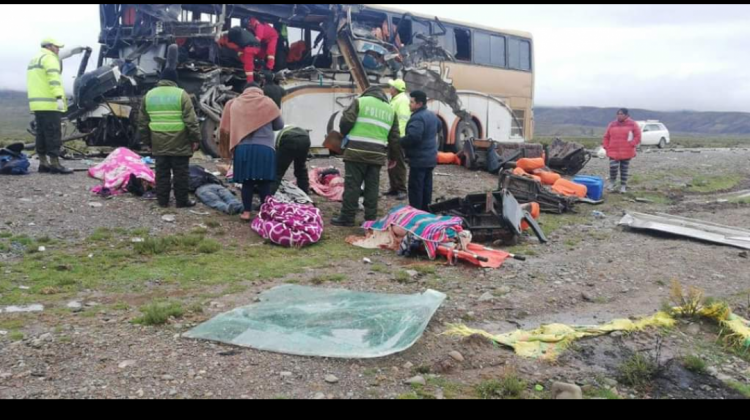 Imágenes del accidente ocurrido en la carretera Oruro-Potosí. Foto: R.B.E