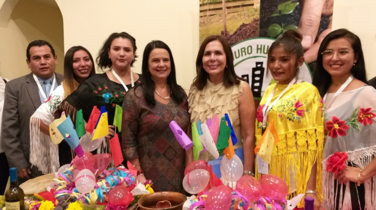 El evento de graduación coincidió con el Día de Comadres. Foto: Gentileza